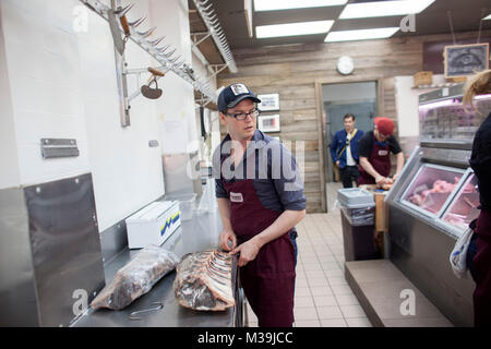 Peter Sanagan von Sanagan Fleisch Schließfach arbeitet an seinem Kensington Market Lage in Toronto, Ontario, Kanada am Freitag, 17. Mai 2013. Stockfoto