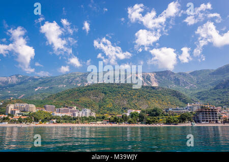 Ferienwohnungen und Hotels in Becici Budva Stadt innerhalb der Gemeinde über die Adriaküste in Montenegro Stockfoto