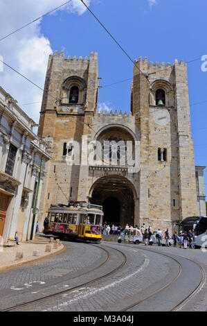 Elektrische Straßenbahn in Lissabon, Portugal Stockfoto