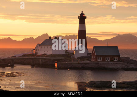 Foto der Tranoy Leuchtturm auf der Insel Tranoy entfernt; Nordland County, Norwegen Stockfoto