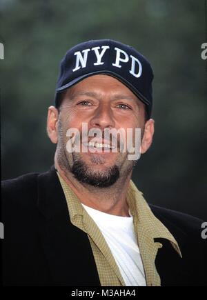 Bruce Willis an der Crystal Apple Auszeichnungen bei Gracie Mansion in New York City. Juni 14, 1995 Credit: Walter McBride/MediaPunch Stockfoto