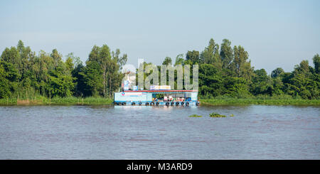 Tankstelle auf dem Mekong Fluss, Vietnam Stockfoto