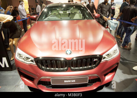 Greater Noida, Indien. 9. Februar 2018. BMW M5 Erste Ausgabe Auto ist auf der Auto Expo 2018 Indien Expo Mart in Greater Noida, Indien. Die Auto Expo ist eine alle zwei Jahre stattfindende Veranstaltung und wird in der Zeit von 9. bis 14. Februar 2018 statt. Credit: karunesh Johri/Alamy Leben Nachrichten. Stockfoto