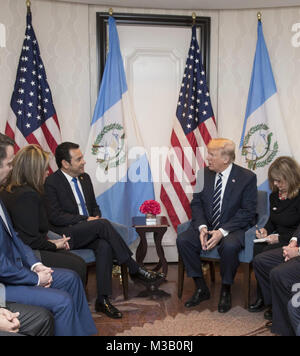 WASHINGTON, DC - Februar 06: Präsident Donald J. Trumpf beteiligt sich an einem bilateralen Treffen mit der guatemaltekische Präsident Jimmy Morales an der Washington Hilton, Donnerstag, 8. Februar 2018, in Washington, D.C. Personen: Präsident Donald Trump Stockfoto