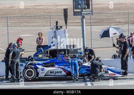 Avondale, Arizona, USA. 9 Feb, 2018. Februar 09, 2018 - Avondale, Arizona, USA: Verizon IndyCar Teams nehmen zu dem Titel für den Prix Blick auf ISM-Kanal in Avondale, Arizona. Quelle: Walter G Arce Sr Asp Inc/ASP/ZUMA Draht/Alamy leben Nachrichten Stockfoto