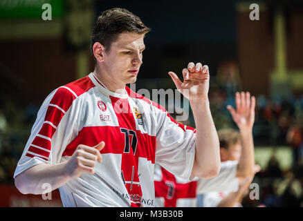 Belgrad, Serbien. 9. Februar 2018, Aleksandar Nikolic Hall, Belgrad, Serbien; Euroleague Basketball, Crvenz Zvezda mts Belgrad vs. AX Armani Exchange Olimpia Mailand; Zentrum Arturas Gudaitis von AX Armani Exchange Olimpia Mailand Aufwärmen vor dem Spiel Quelle: Nikola Krstic/Alamy leben Nachrichten Stockfoto