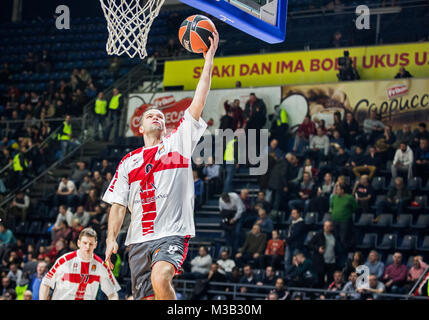 Belgrad, Serbien. 9. Februar 2018, Aleksandar Nikolic Hall, Belgrad, Serbien; Euroleague Basketball, Crvenz Zvezda mts Belgrad vs. AX Armani Exchange Olimpia Mailand; Guard Mantas Kalnietis von AX Armani Exchange Olimpia Mailand Aufwärmen vor dem Spiel Quelle: Nikola Krstic/Alamy leben Nachrichten Stockfoto