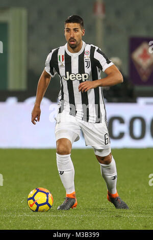 9. Februar 2018, Stadio Artemio Franchi, Florenz, Italien; Serie A Fußball, ACF Fiorentina gegen Juventus Turin; Sami Khedira von Juventus Turin steuert die Kugel Credit: Giampiero Sposito/Alamy leben Nachrichten Stockfoto