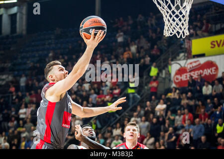 9. Februar 2018, Aleksandar Nikolic Hall, Belgrad, Serbien; Euroleague Basketball, Crvenz Zvezda mts Belgrad vs. AX Armani Exchange Olimpia Mailand; Guard Dairis Bertans von AX Armani Exchange Olimpia Mailand Drives zum Korb Stockfoto