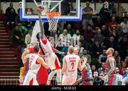 9. Februar 2018, Aleksandar Nikolic Hall, Belgrad, Serbien; Euroleague Basketball, Crvenz Zvezda mts Belgrad vs. AX Armani Exchange Olimpia Mailand; Zentrum Mathias Lessort von Crvena Zvezda mts Belgrad dunks während des Spiels Stockfoto