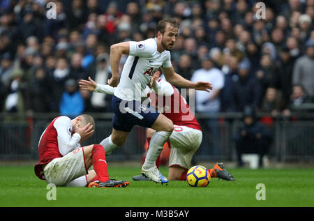 London, Großbritannien. 10 Feb, 2018. Jack Wilshere (A) Harry Kane (TH) Shkodran Mustafi (A) an der Englischen Premier League football Match zwischen Tottenham Hotspur v Arsenal im Wembley Stadion, London, am 10. Februar 2018. ** Dieses BILD IST FÜR DIE REDAKTIONELLE VERWENDUNG ** Quelle: Paul Marriott/Alamy leben Nachrichten Stockfoto