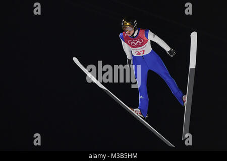 Pyeongchang, Südkorea. 10 Feb, 2018. In Deutschland Karl Geiger springt am Alpensia Zentrum in Pyeongchang, Südkorea, 10. Februar 2018. Credit: Daniel Karmann/dpa/Alamy leben Nachrichten Stockfoto