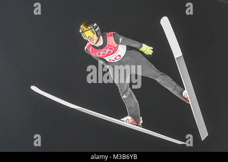Februar 10, 2018: Mens normal Hill in 2018 Pyeongchang Winter Olympics bei Alpensia Skispringen Center, Pyeongchang, Südkorea. Ulrik PedersenCSM Stockfoto