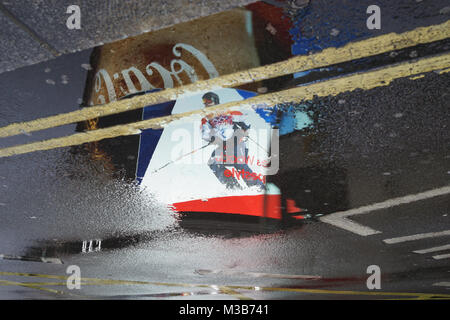 London, Großbritannien. 10. Februar 2018. Mannschaft GB Bilder im Regen am Piccadilly Circus wider. Roland Phillips/Alamy leben Nachrichten Stockfoto