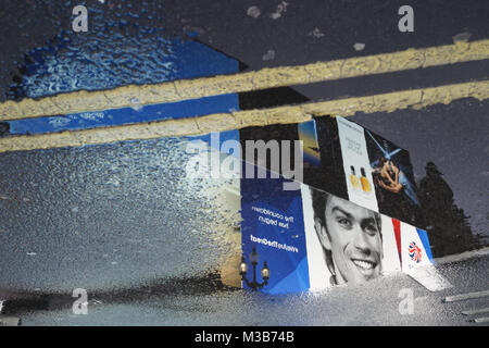 London, Großbritannien. 10. Februar 2018. Mannschaft GB Bilder im Regen am Piccadilly Circus wider. Roland Phillips/Alamy leben Nachrichten Stockfoto