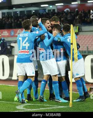 Die Napoli Spieler feiern nach dem Ziel und dem Sieg gegen Lazio für 4 bis 1. Italien 10. Februar. 10 Feb, 2018. Napoli Napoli Italienische Meisterschaft der Serie A hält den Rekord für den Scudetto Rennen. Napoli Spieler:. Lazio Spieler: Credit: Fabio Sasso/ZUMA Draht/Alamy leben Nachrichten Stockfoto