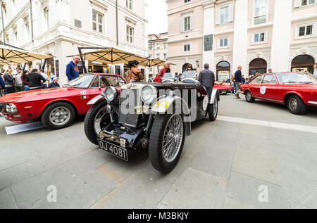 Triest, Italien - 3. APRIL: Foto von einem seltenen Britischen MG Modell auf der Triest Opicina Historischen. APRIL 3, 2016. Triest Opicina Historischen ist Regelmäßigkeit laufen Stockfoto