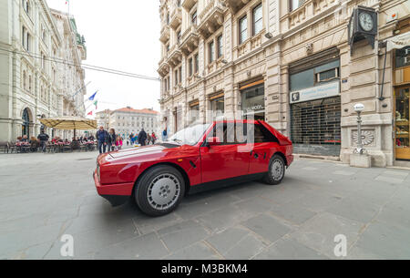 Triest, Italien - 3. APRIL: Foto von einem seltenen Lancia Delta S4 auf der Triest Opicina Historischen. APRIL 3, 2016. Triest Opicina Historischen ist Regelmäßigkeit laufen f Stockfoto