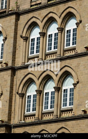 Architektur: Nahaufnahme des Lancent Rundbogenfenster mit Glasscheibe Stockfoto