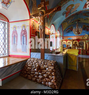 Astrachan, Russland, 23. Oktober 2017: Jesus am Kreuz in der Kathedrale auf dem Gebiet der ASTRACHAN Kreml Stockfoto