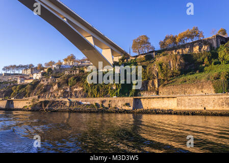 Infante D.Henrique Brücke über den Fluss Douro zwischen Porto und Vila Nova de Gaia Stadt in Portugal Stockfoto