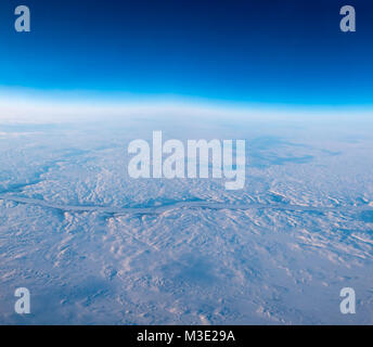Luftaufnahme von gefrorenen See über der Arktis Stockfoto