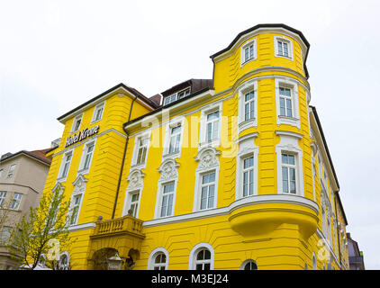 München, Deutschland - Mai 03, 2017: Die Fassade der Krone Hotel Gebäude Stockfoto