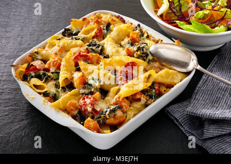 Butternut Kürbis pasta Backen Stockfoto