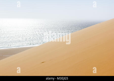 Sandwich Harbour, wo die Wüste den Ozean trifft, Namibia, Afrika Stockfoto