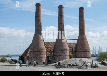 Enkhuizen, Niederlande - 20 April 2007: kalköfen sind an der Zuiderzee Zuiderzee Museum zeigt Leben, wie es von 1880 bis 1932 war. Stockfoto