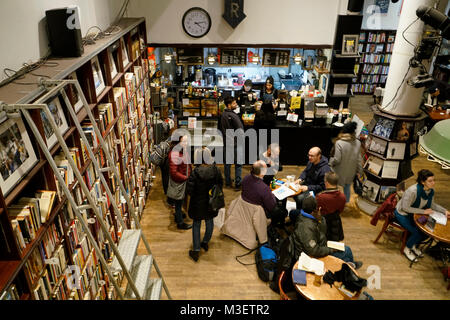 Innenansicht Gehäuse arbeitet Buchhandlung Cafe. Soho. Manhattan, New York City, USA. Stockfoto