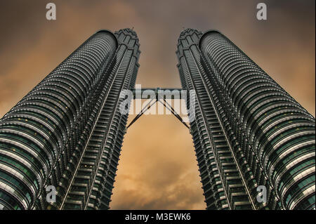 Die Petronas Towers in Kuala Lumpur Malaysia im Jahr 2015 getroffen Stockfoto