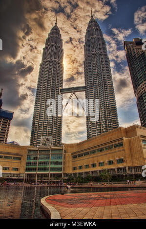 Die Petronas Towers in Kuala Lumpur Malaysia im Jahr 2015 getroffen Stockfoto