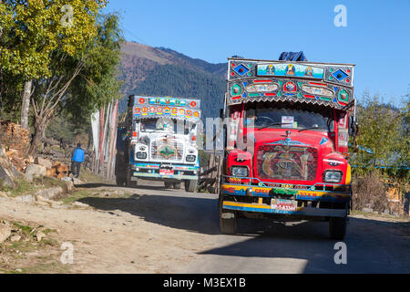 Phobjikha, Bhutan. Stapler mit traditionellen Buddhist-Bhutanese Dekoration. Stockfoto