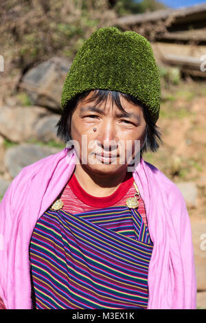 Phobjikha, Bhutan. Im mittleren Alter bhutanischen Frau. Stockfoto