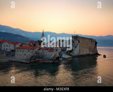 Montenegro Küste Dorf Sonnenaufgang in 2015 getroffen Stockfoto