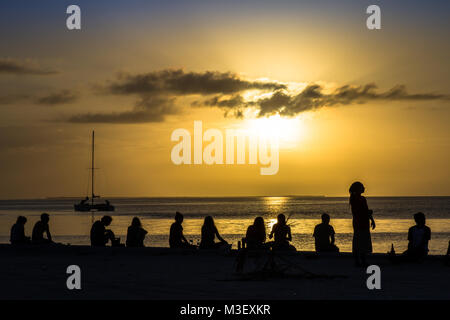 Sonnenuntergang am Strand auf der Insel Caye Caulker, Belize Stockfoto