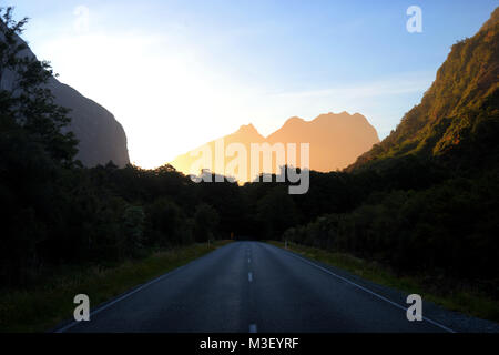 Straße zum Milford Sound Neuseeland im Jahr 2015 getroffen Stockfoto