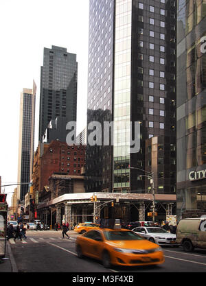 New York, New York, USA. Februar 1, 2018. Blick auf die 44th Street in Manhattan an einem Wochentag nachmittags Stockfoto