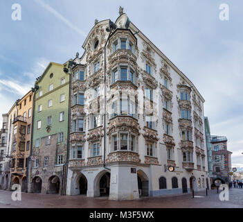 INNSBRUCK, Österreich - Januar 28: (Anmerkung des Editors: belichtungsspielraum dieses Bild hat Digital erhöht.) Das helblinghaus ist in der Herzog-Friedrich-Straße am 28. Januar 2018 in Innsbruck, Österreich. Stockfoto