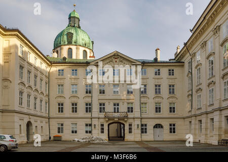 INNSBRUCK, Österreich - Januar 28: (Anmerkung des Editors: belichtungsspielraum dieses Bild hat Digital erhöht.) Im Innenhof der Hofburg am 28. Januar 2018 in Innsbruck, Österreich zu sehen ist. Stockfoto