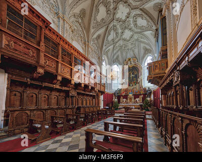 INNSBRUCK, Österreich - Januar 28: (Anmerkung des Editors: Das HDR-Bild digital zusammengesetzten worden.) Die Hofkirche (Hofkirche) von innen gesehen wird am 28 Januar, 2018 in Innsbruck, Österreich. Stockfoto