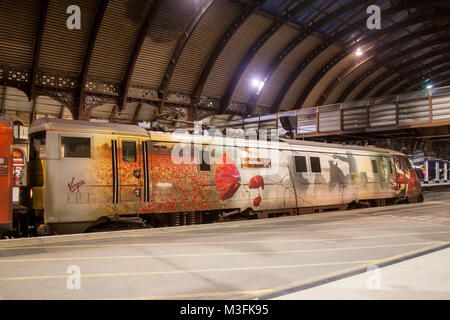 Virgin Trains British Rail Class 91 91111' für die Gefallenen "elektrische Eisenbahn Lokomotive bei der Bahnhof York England Stockfoto