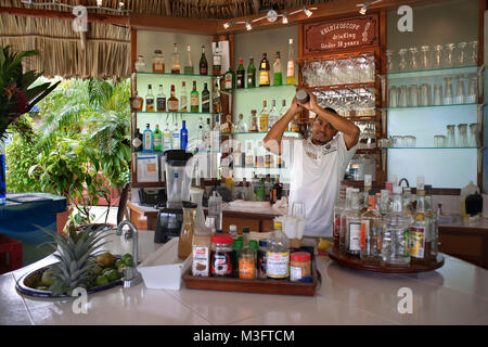 Cocktailbar in Chabil Mar beach front hotel Belize City Belize Mittelamerika Stockfoto