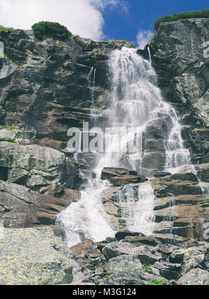 Skok Wasserfall in der Hohen Tatra im Sommer Stockfoto