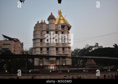 Die Shree Siddhivinayak Ganapati Mandir ist ein hinduistischer Tempel zu Herrn Shri Ganesha gewidmet. Es ist in Prabhadevi, Mumbai, Maharashtra. Stockfoto