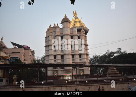 Die Shree Siddhivinayak Ganapati Mandir ist ein hinduistischer Tempel zu Herrn Shri Ganesha gewidmet. Es ist in Prabhadevi, Mumbai, Maharashtra. Stockfoto