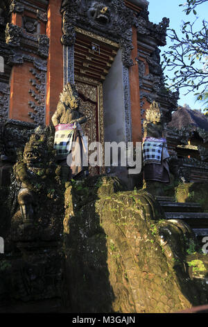 Der Haupteingang der Pura Taman Saraswati Tempel.. Indonesien Bali Ubud. Stockfoto