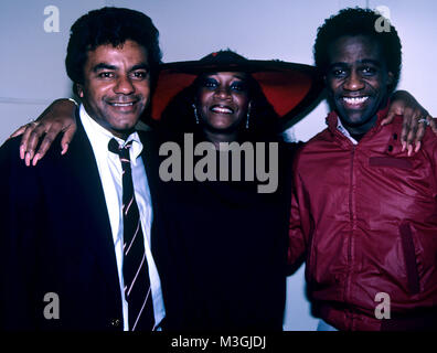 Johnny Mathis, Patti LaBelle & Al Green Bild backstage nach einer Aufführung von "Die Arme zu kurz" an der Ambassabor Theater in New York City. Quelle: Walter McBride/MediaPunch Stockfoto