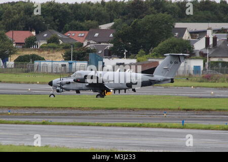 91-00516, einer Beechcraft RC-12 X Schutzgeländer durch die US-Armee betrieben, bei Prestwick Flughafen in Cochin ankommen. Stockfoto